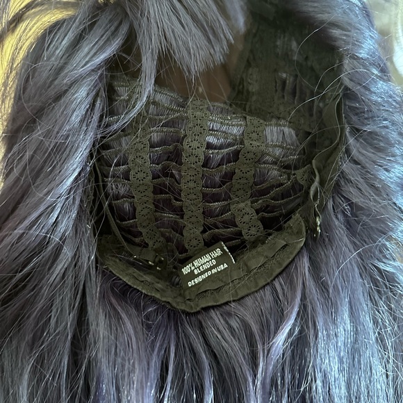 Mid length purple wig - Picture 5 of 9